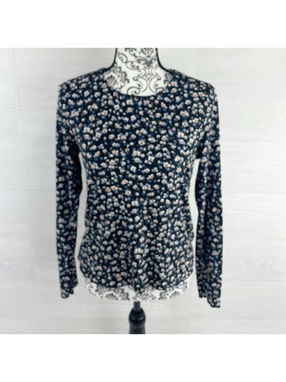 Bohme Floral Scalloped Hem Textured Crewneck Top